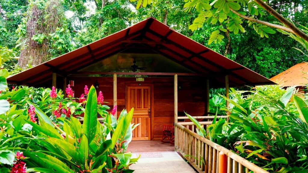Pachira Lodge bungalow, Tortuguero