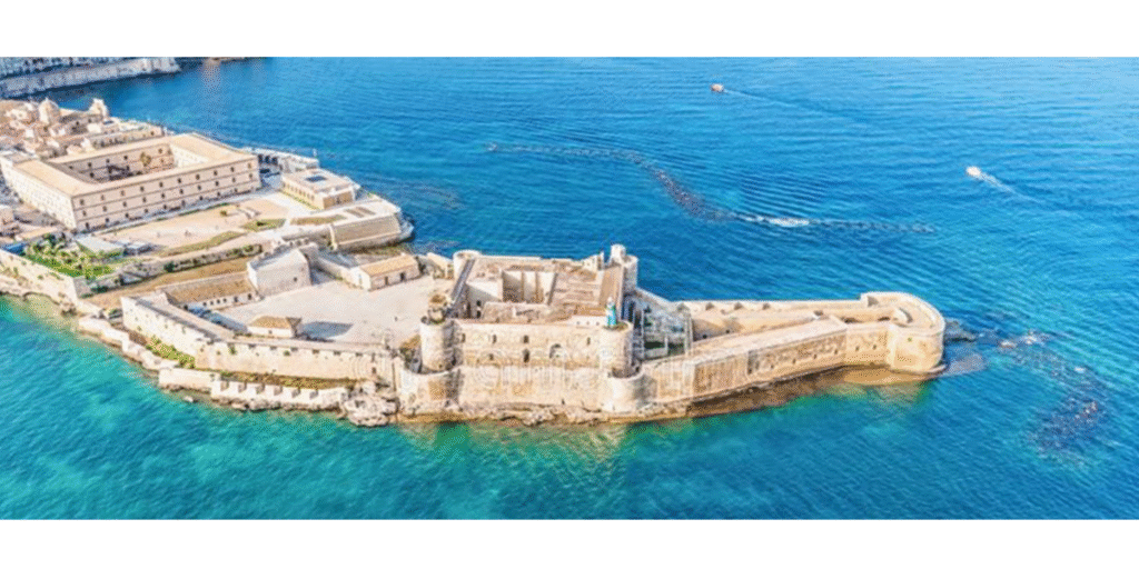 Circuit Splendida Italia  – Vue aérienne de l’Île d’Ortygie à Syracuse, Sicile