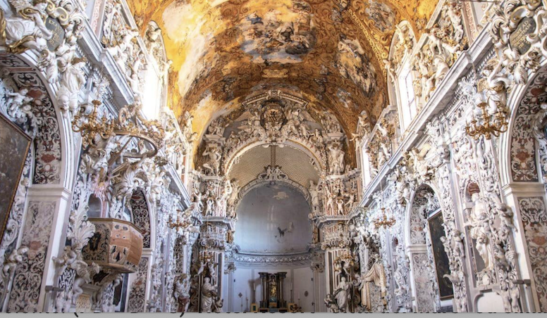 ntérieur de la Cathédrale du Saint-Sauveur à Mazara del Vallo, architecture normande et baroque