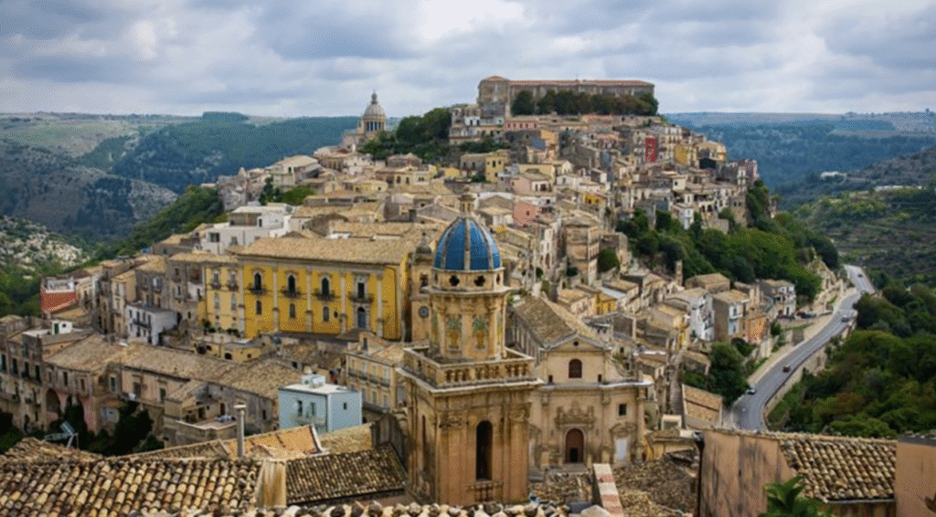 Circuit Splendida Italia  – Vue aérienne de Raguse Ibla, ville baroque de Sicile classée UNESCO