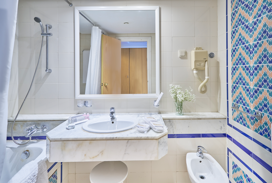 El Mouradi Palace- salle de bain standard