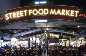 Marché Binh Thanh à Hô Chi Minh-Ville, Vietnam, étals colorés de fruits, légumes et épices.  Ceci termine notre Circuit Vietnam Cambodge 2026