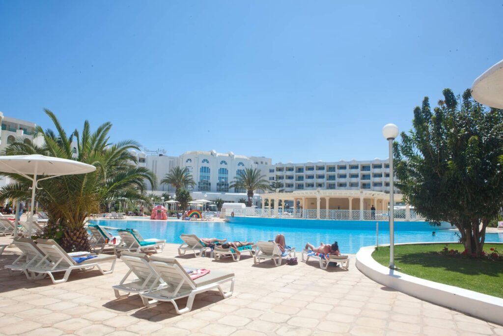Grande piscine extérieure de l’hôtel El Mouradi, Hammamet
