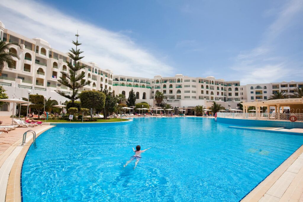 Grande piscine extérieure de l’hôtel El Mouradi, Hammamet