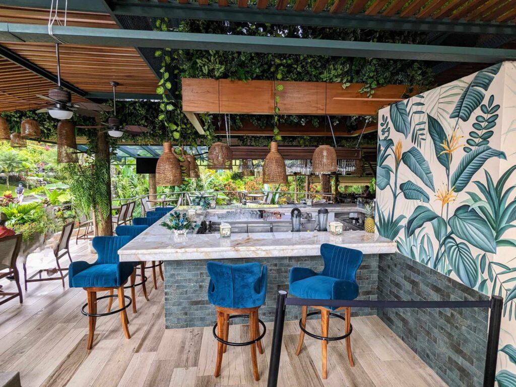 Restaurant de bar piscine Hôtel Los Lagos - La fortuna 
