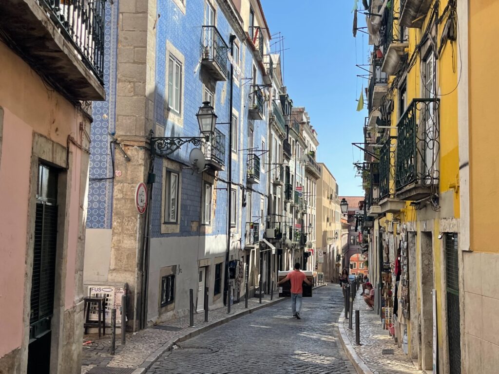Quartier Bairro Alto à Lisbonne – circuit découverte Portugal 2026