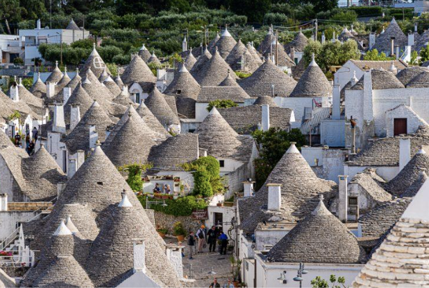 Découverte des Pouilles - Ville de trulli qui ressemble aux maisons des 7 nains