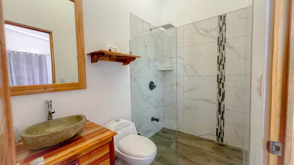Salle de bain moderne de la villa #5 à Uvita Costa Rica