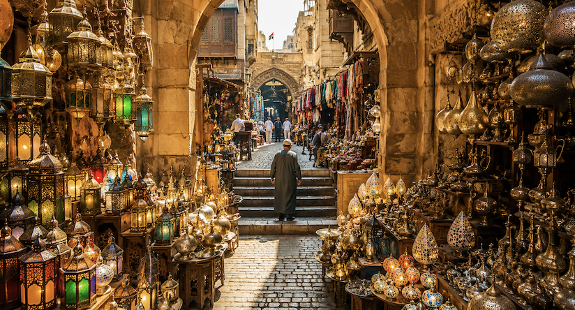 Marché traditionnel Khan el Khalili au Caire en Égypte