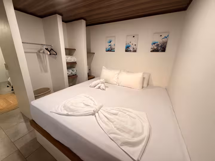 Chambre privée avec lit queen dans une villa de 2 chambres à Uvita au Costa Rica.