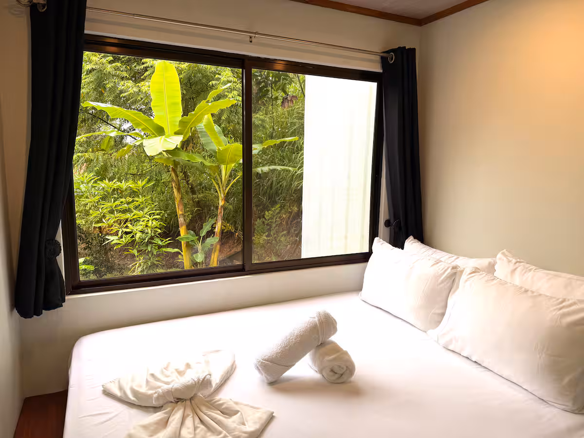 Chambre privée avec lit queen dans une villa de 2 chambres à Uvita au Costa Rica.