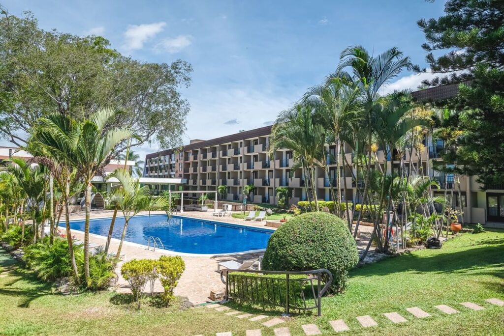 Irazú Hotel & Studios entouré d’un jardin tropical à San José au Costa Rica