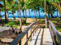 Pont-accès-plage-Bungalows-Deshaies