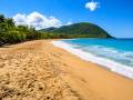 Grande-plage-sable-fin-Deshaies
