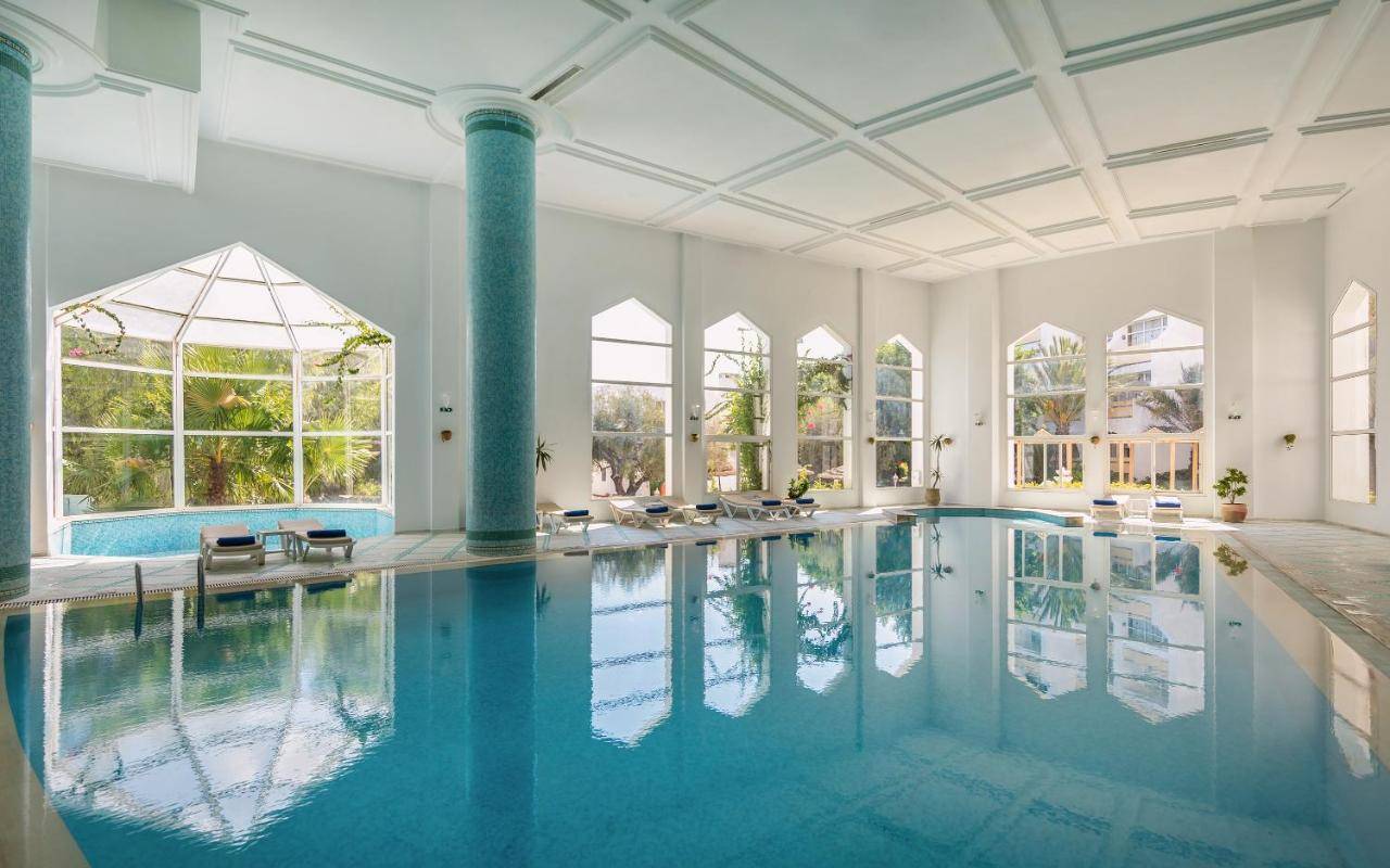 Piscine intérieure chauffée du Marhaba Royal Salem à Sousse.