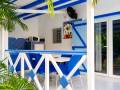 Véranda-bungalow-cuisine-équipée-Deshaies