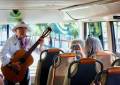 Animation musicale dans l’autobus VIP de San José