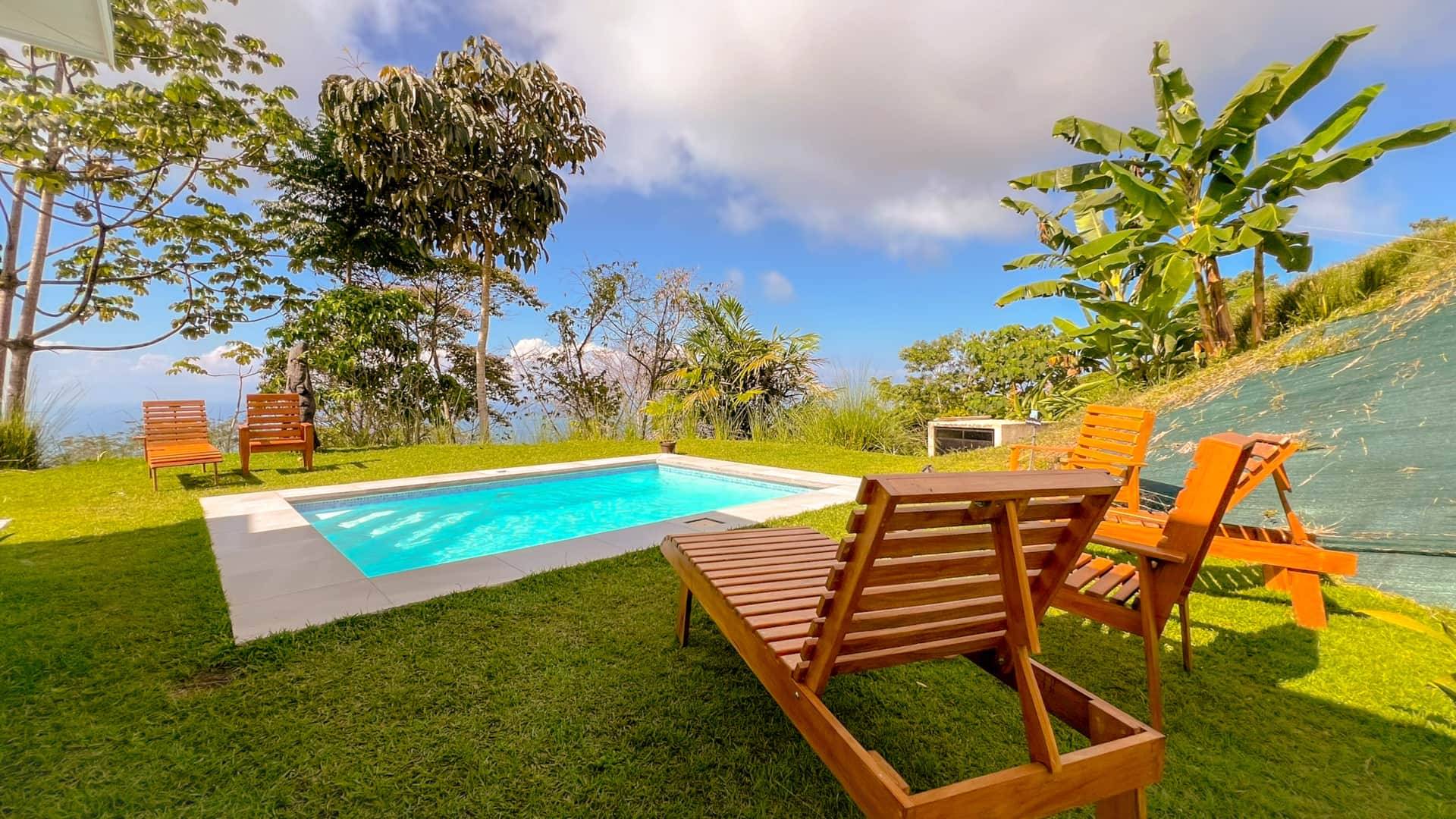 Piscine privée de la Villa #4 à Uvita avec espace détente
