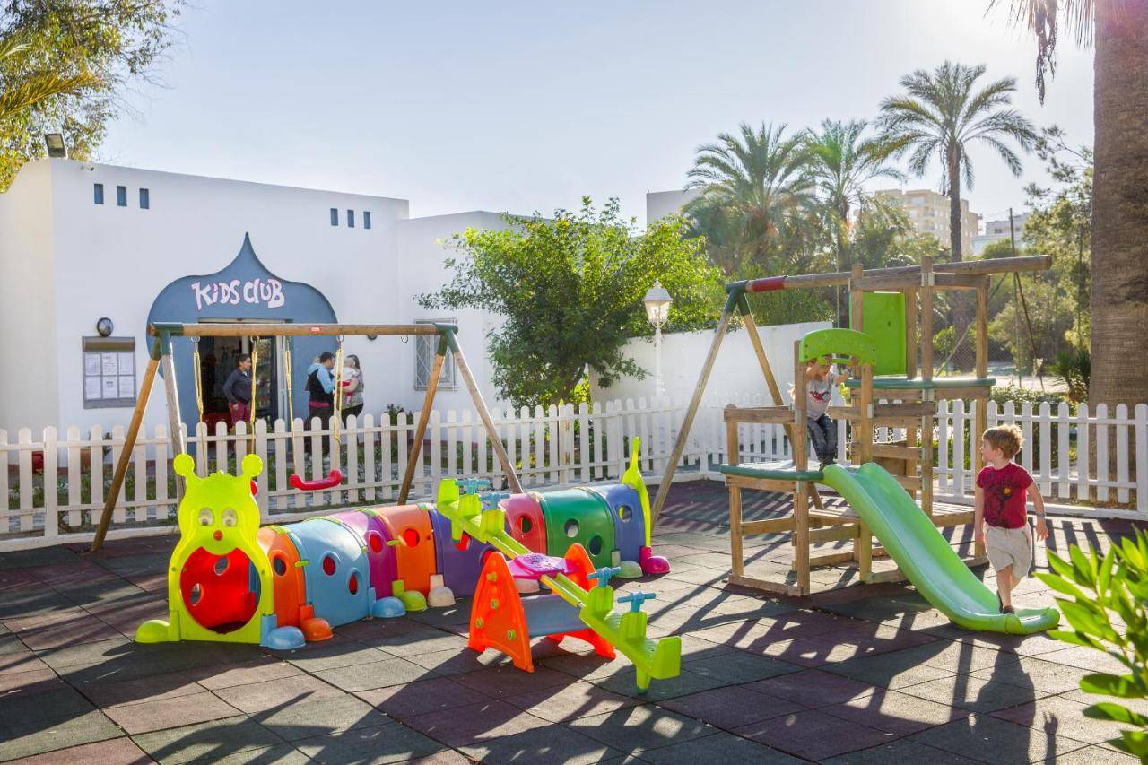 Aire de jeux extérieure et Kids Club du Marhaba Royal Salem à Sousse.