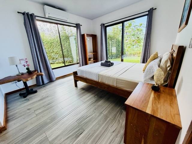 Chambre queen de la Villa 4 chambres Uvita avec vue sur la nature
