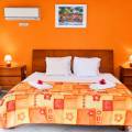 Chambre-principale-climatisée-bungalow-Deshaies