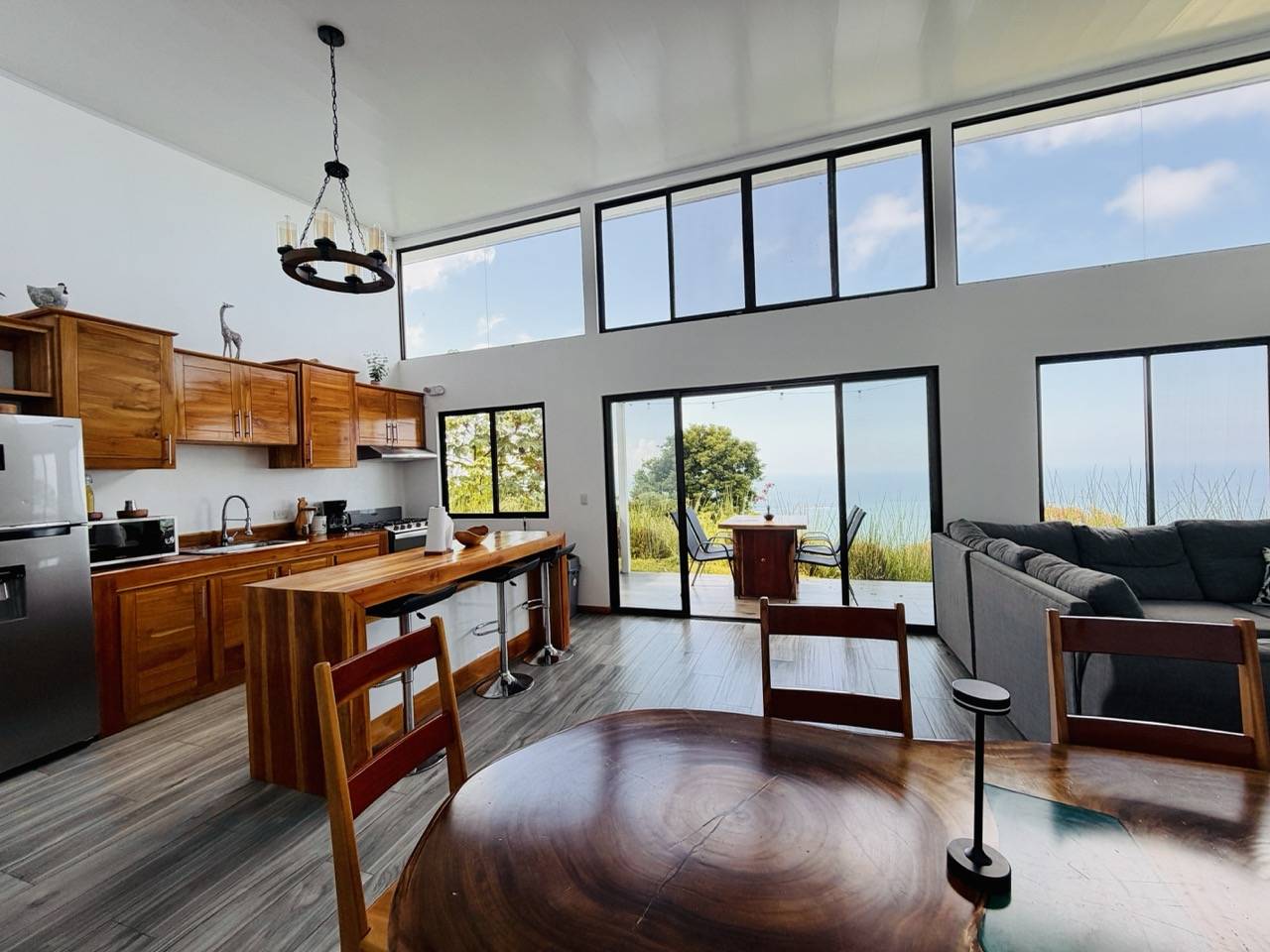 Aire ouverte de la Villa 4 chambres Uvita avec vue panoramique sur l'océan