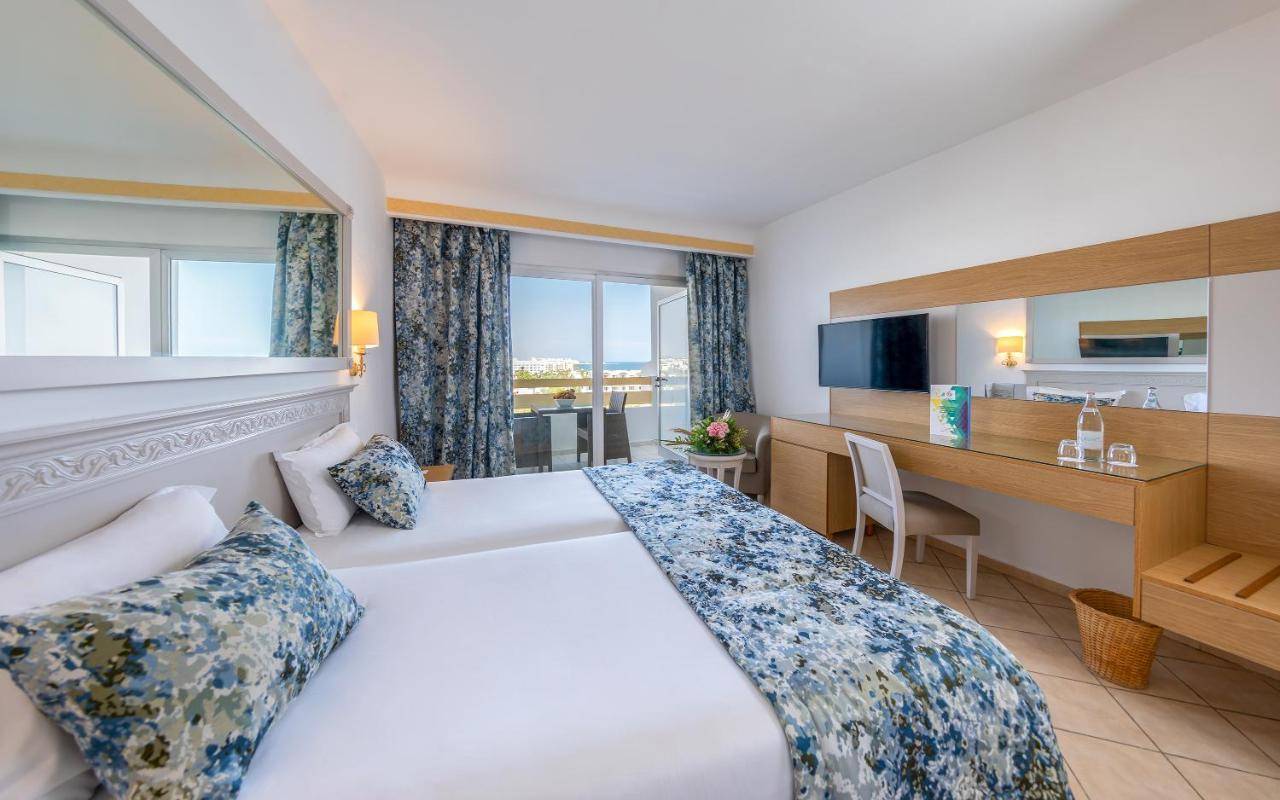 Chambre Standard du Marhaba Royal Salem avec balcon privé à Sousse.